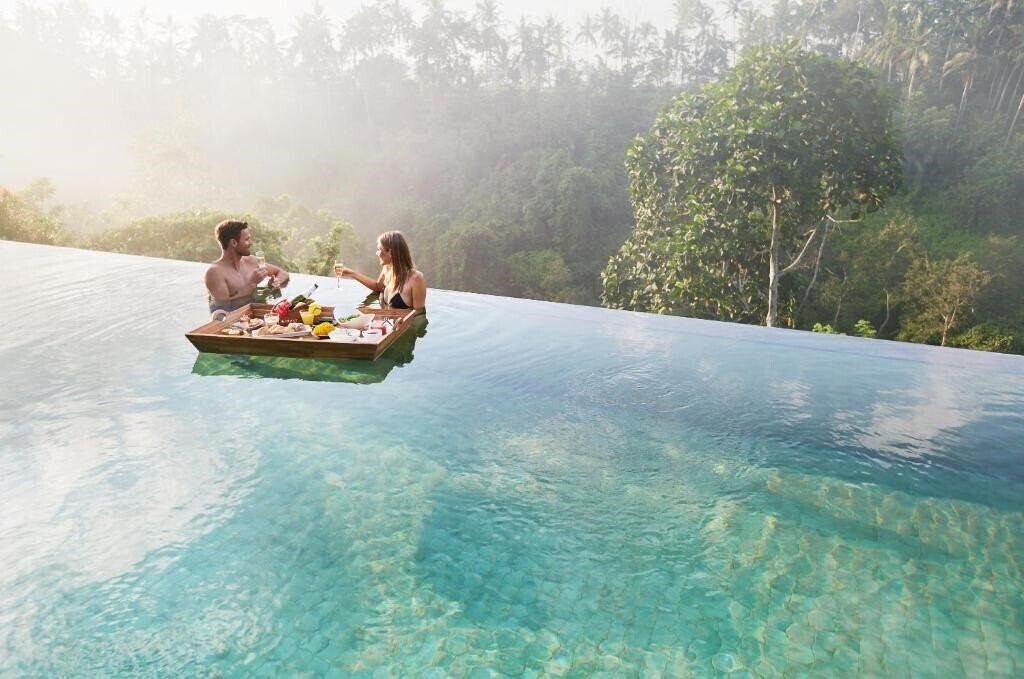 Территория Kamandalu Resort & SPA 5*