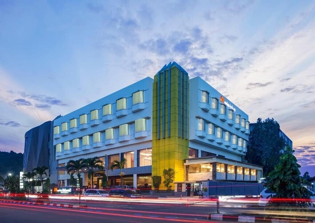 Отель Swiss-Belhotel Manokwari 4*