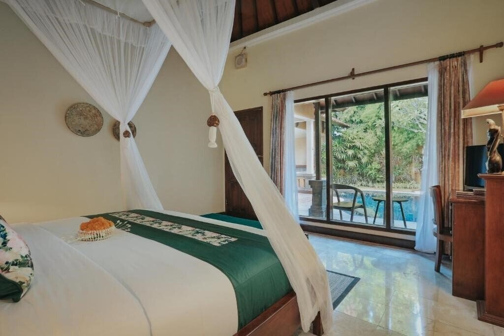 Територія Parigata Villas & Resort 4*