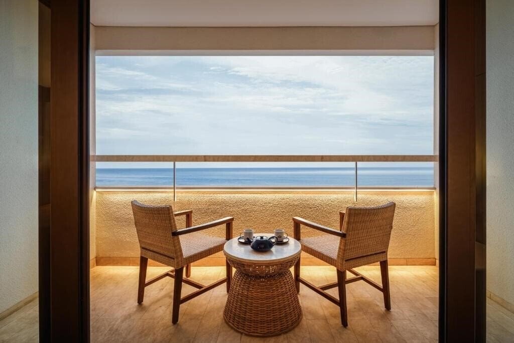 Отель Bali Beach Hotel 5*