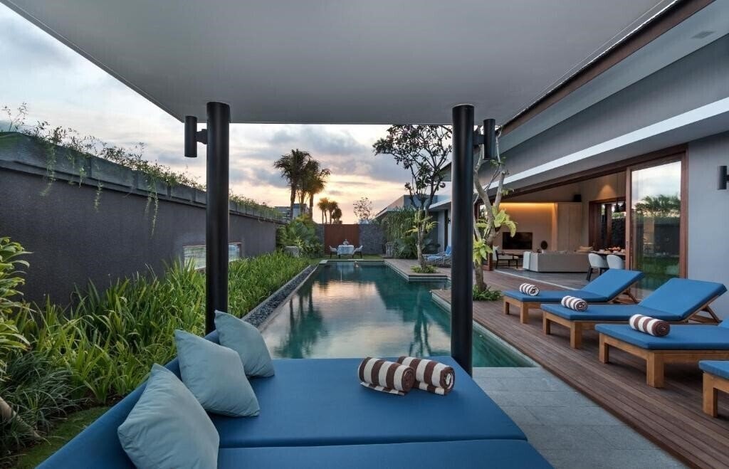 Территория Amarin Seminyak + 4*