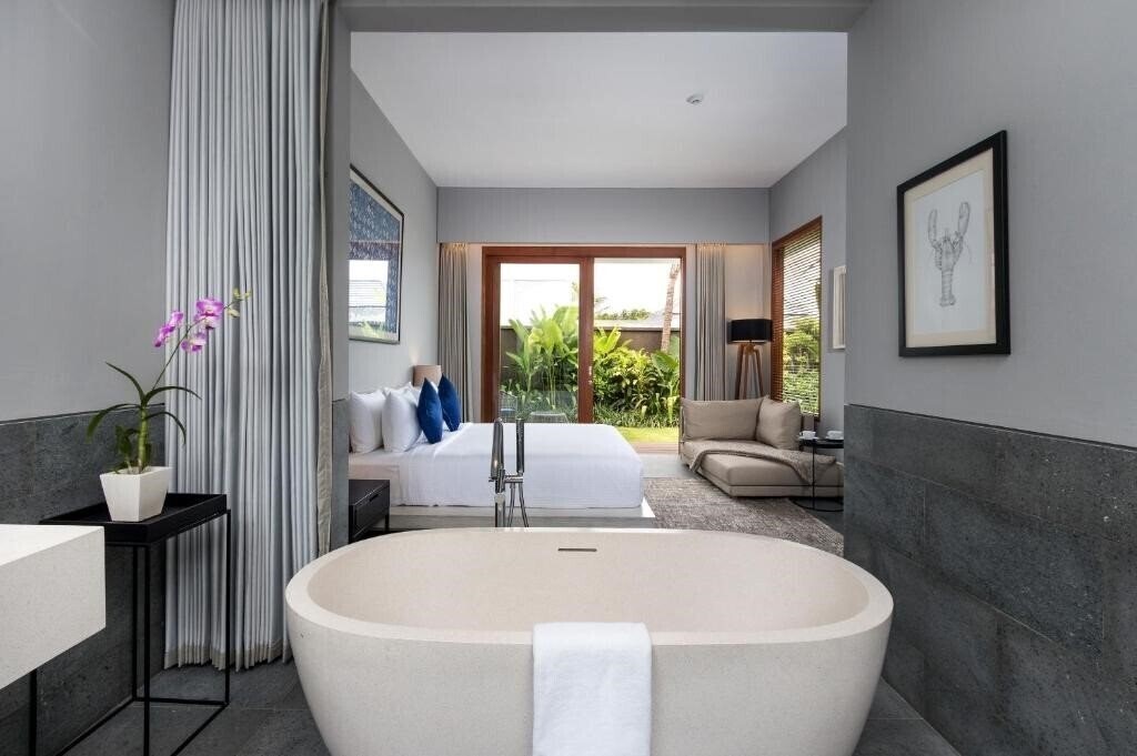 Панорама Amarin Seminyak + 4*