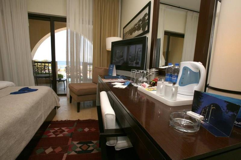 Территория Radisson Blue Tala Bay Resort 5*