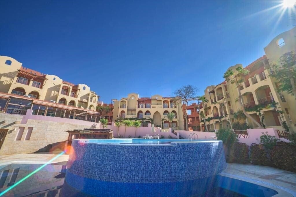 Апартаменти Marina Plaza Tala Bay 4*