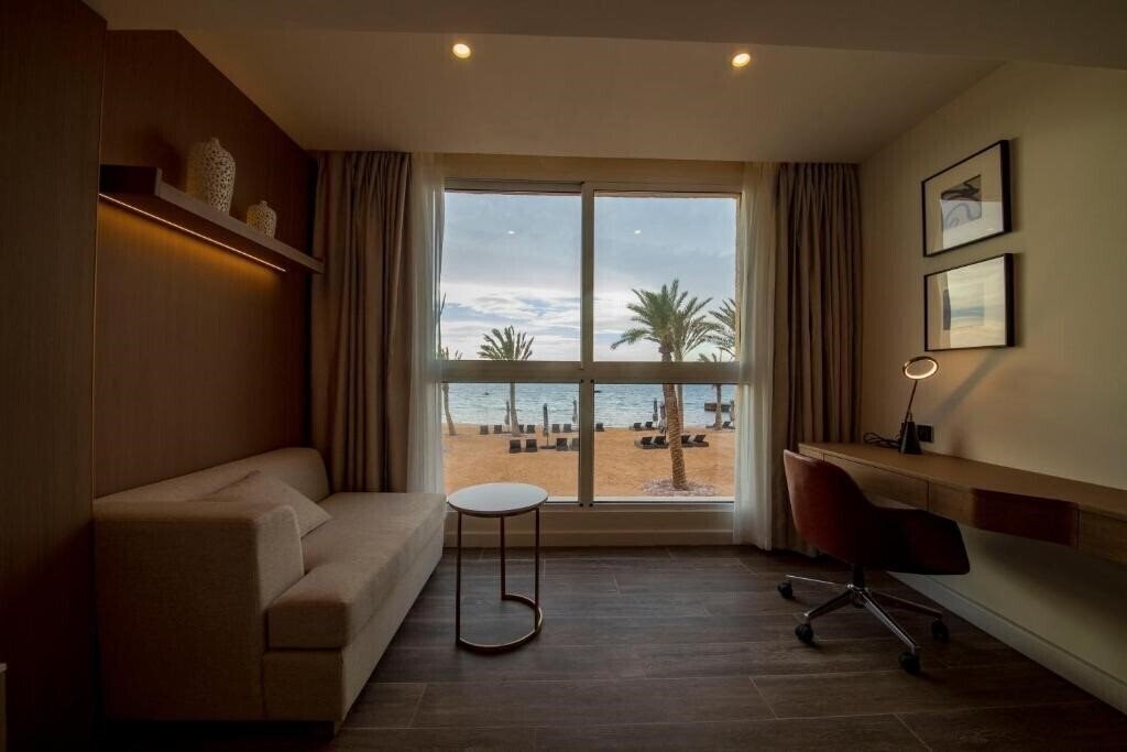 Фото Luxotel Aqaba Beach Resort & SPA 4*