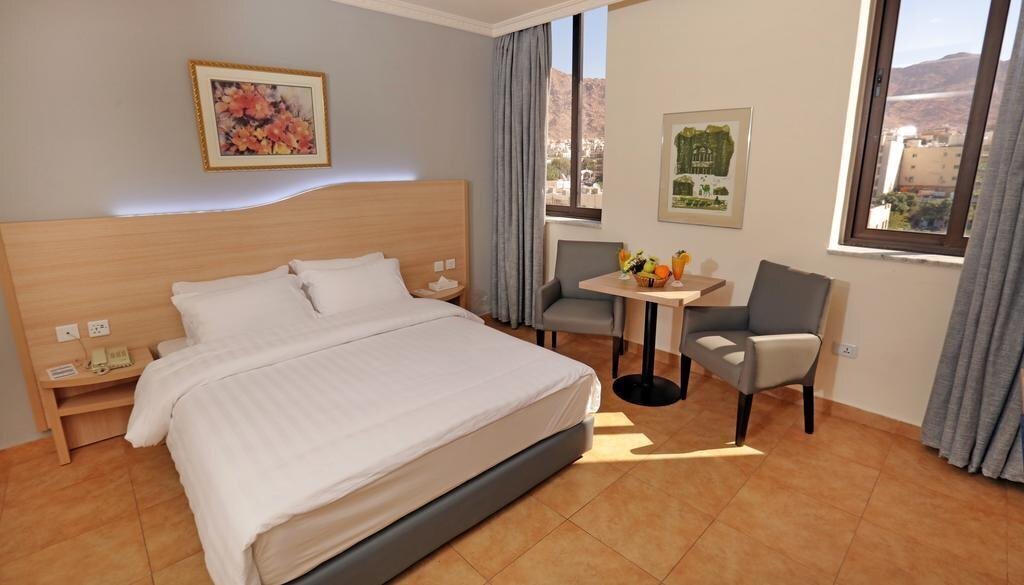 Панорама Golden Tulip Red Sea Aqaba Hotel 4*