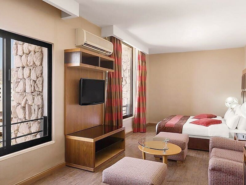 Апартаменти Days Inn 4*