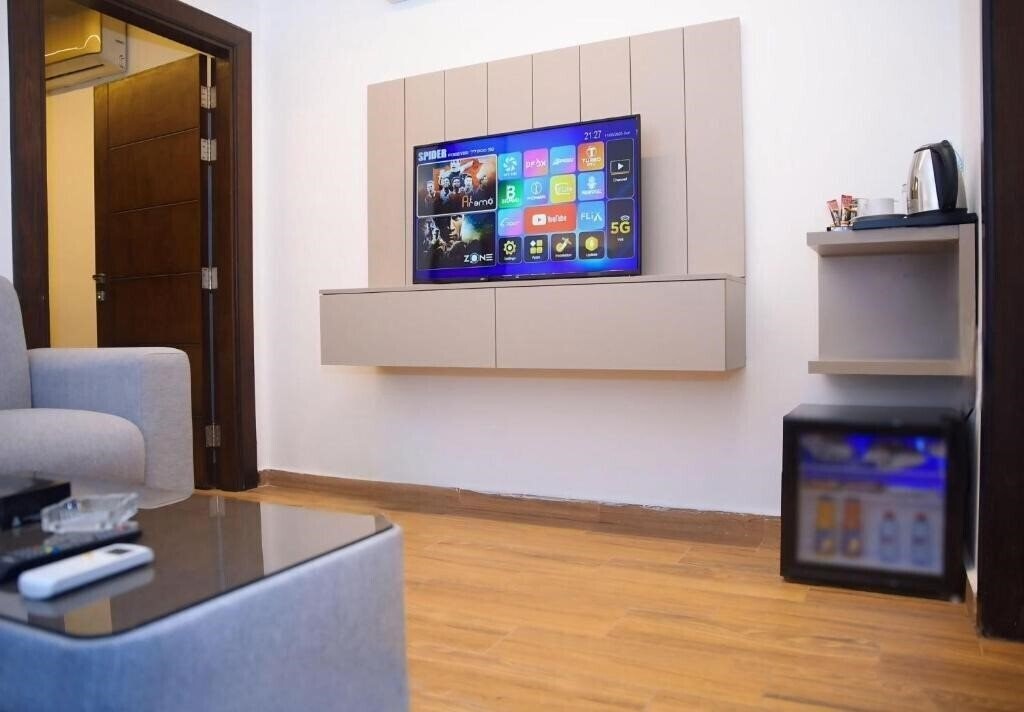 Отель Nairoukh Hotel 3*