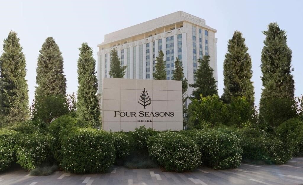 Вид Four Seasons 5*