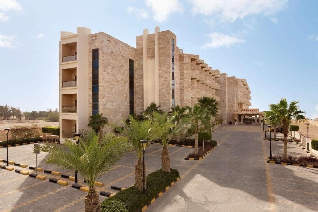 Апартаменты Ramada Resort by Wyndham Dead Sea 4*