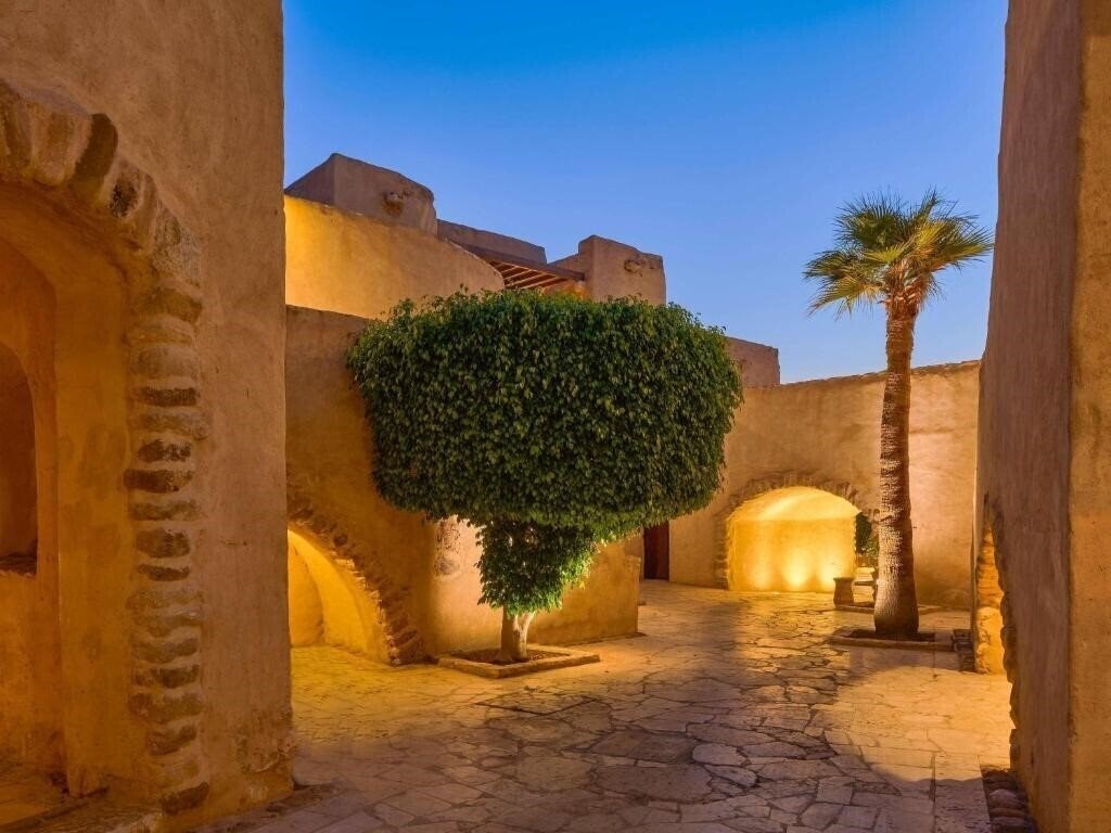 Территория Moevenpick Resort & Spa Dead Sea 5*