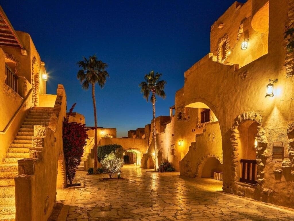 Апартаменты Moevenpick Resort & Spa Dead Sea 5*