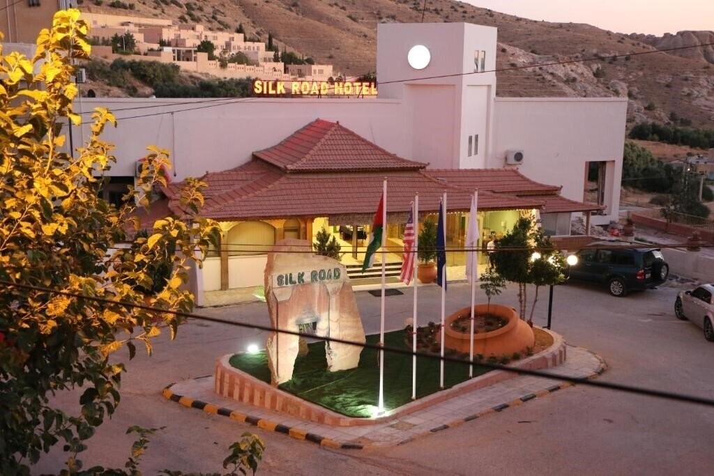 Готель Silk Road Hotel 3*