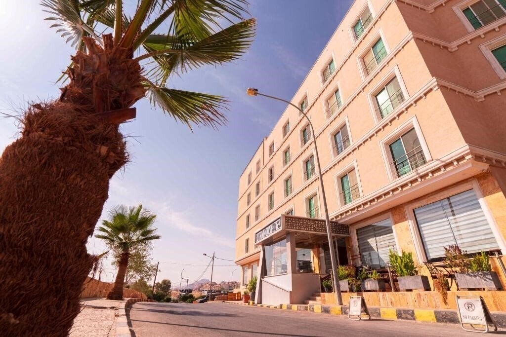 Отель Petra Moon Hotel 4*
