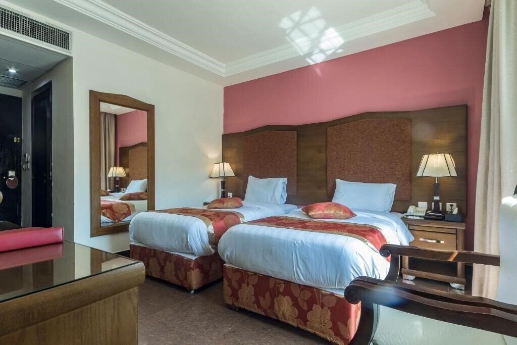 Территория Petra Moon Hotel 4*