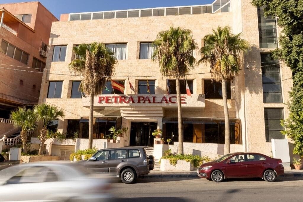 Отель Petra Palace 3*
