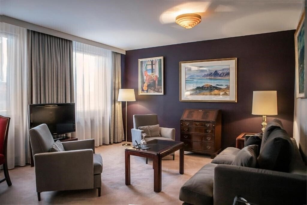 Изображение Holt 4*