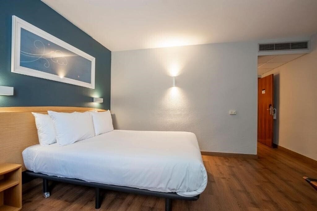 Апартаменти Travelodge Alicante Puerto (ex. Campanile Alicante) 3*