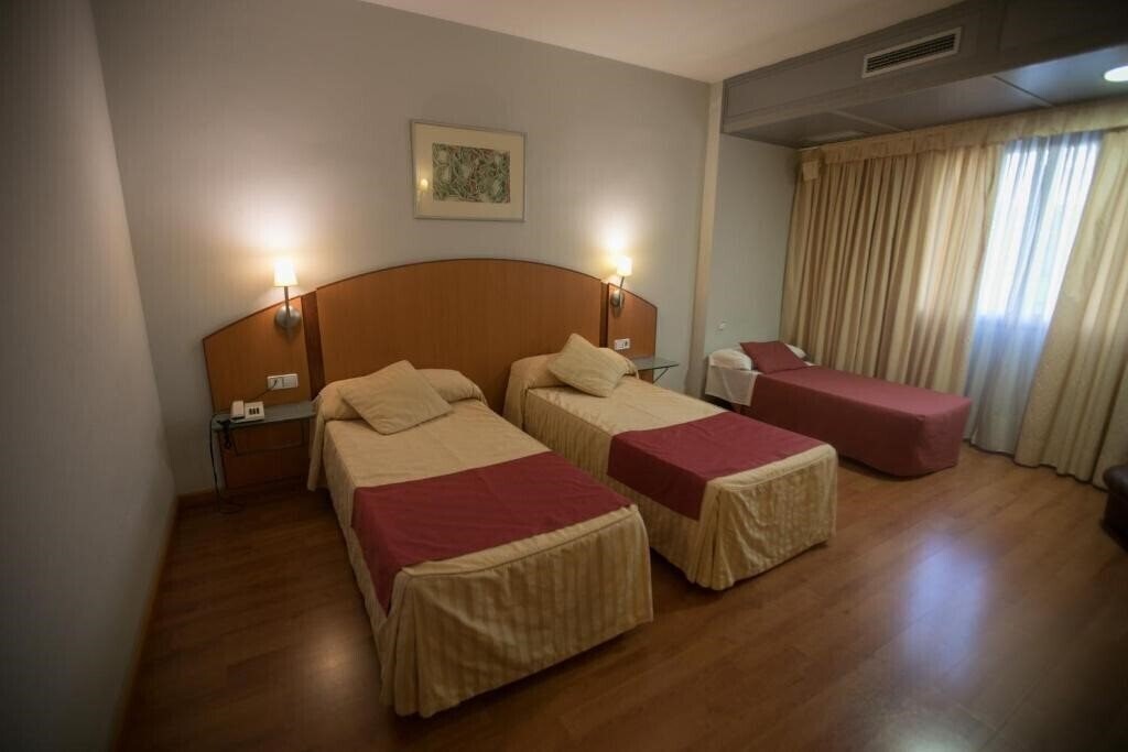 Апартаменты Hotel Reconquista 3*