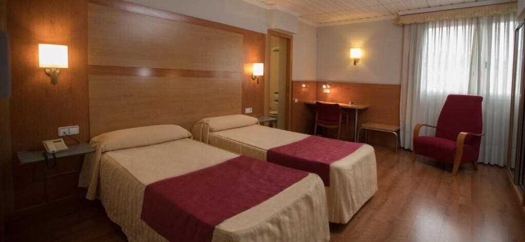 Панорама Hotel Reconquista 3*