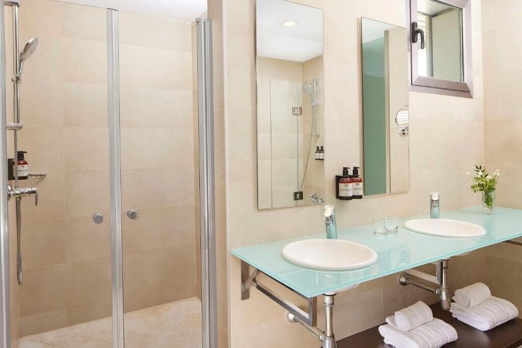 Вид Nh Alicante 4*