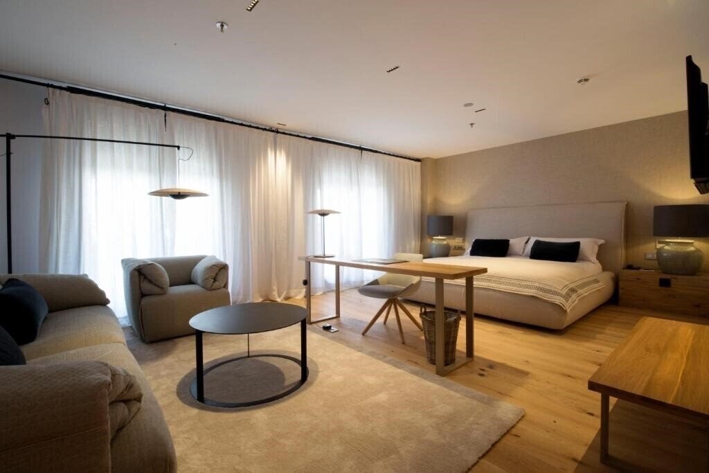 Отель Zenit Sevilla 4*