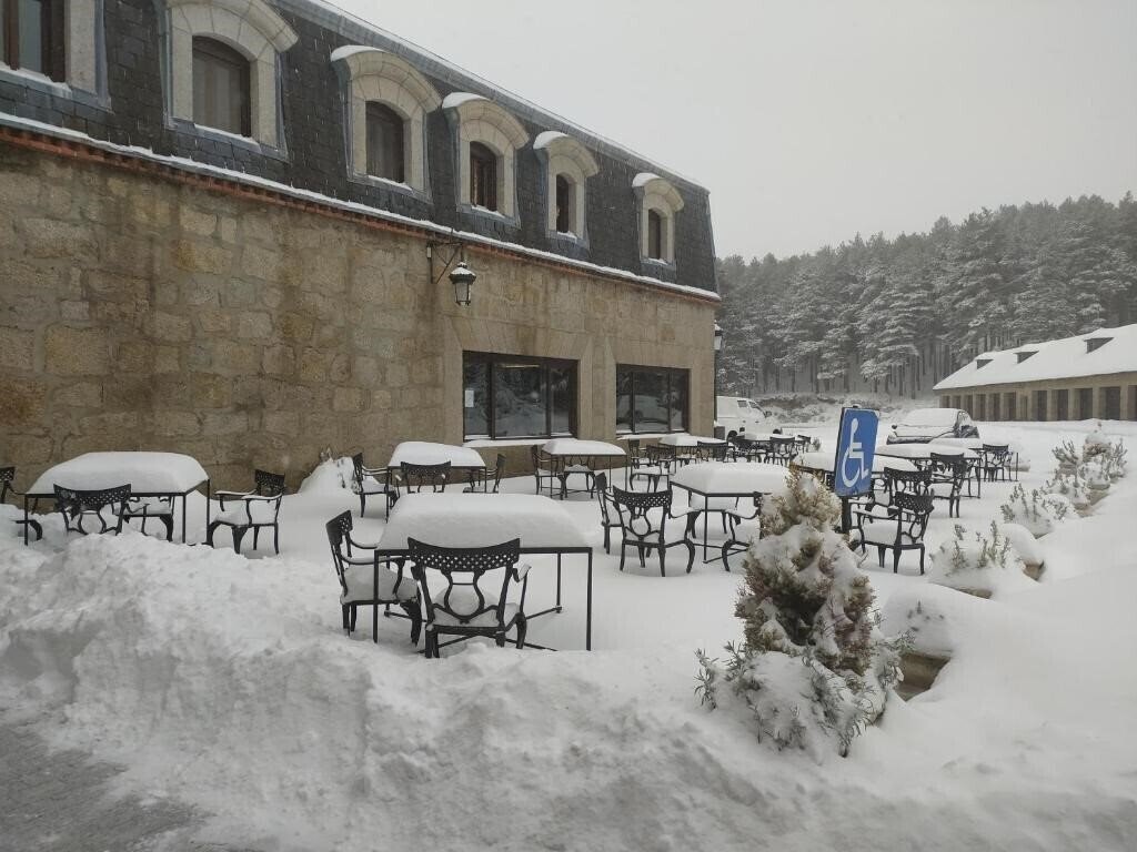 Апартаменти Parador De Gredos 3*