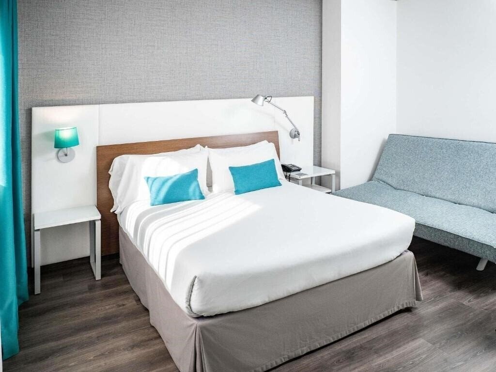 Панорама Ibis Styles A Coruna 4*