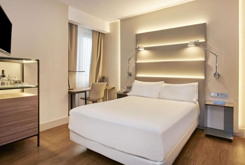 Апартаменти NH Sants Center 3*