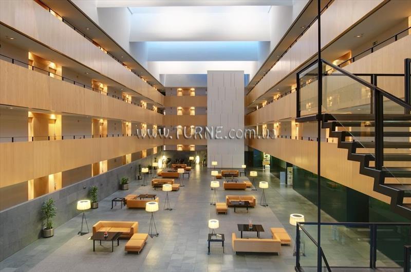 Апартаменти Tryp Aeropuerto 4*