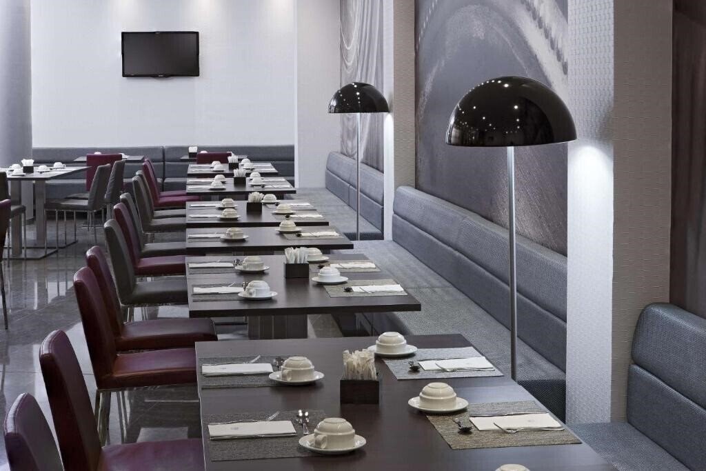 Територія NH Barcelona Diagonal Center 3*