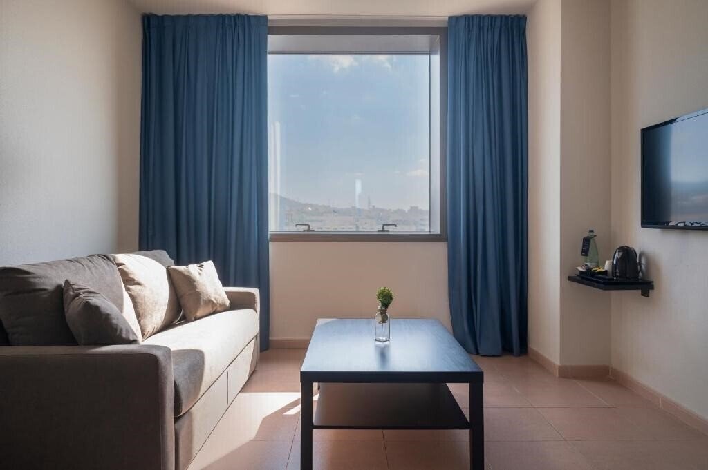 Територія Hesperia Sant Joan Suites 3*