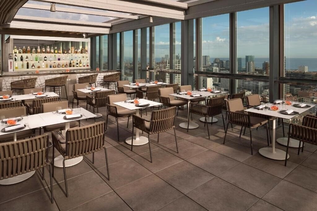 Вид The Level At Melia Barcelona Sky 4*
