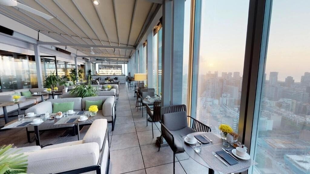 Територія The Level At Melia Barcelona Sky 4*