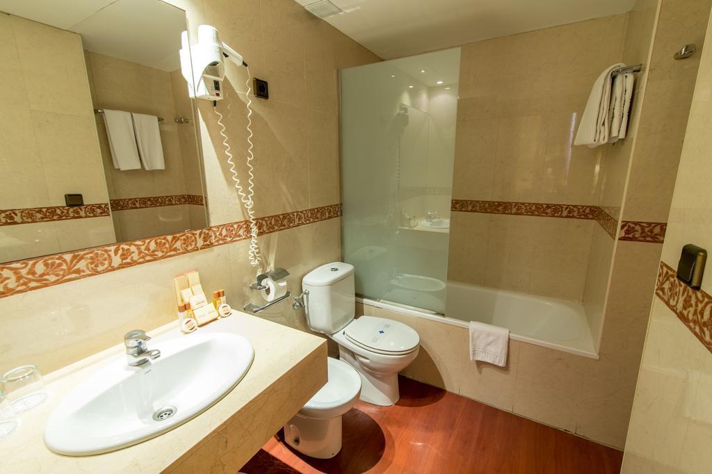 Территория Sunotel Aston 3*