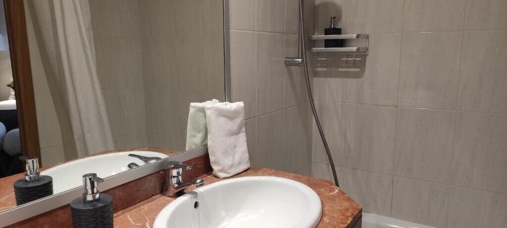 Територія Travessera 2*