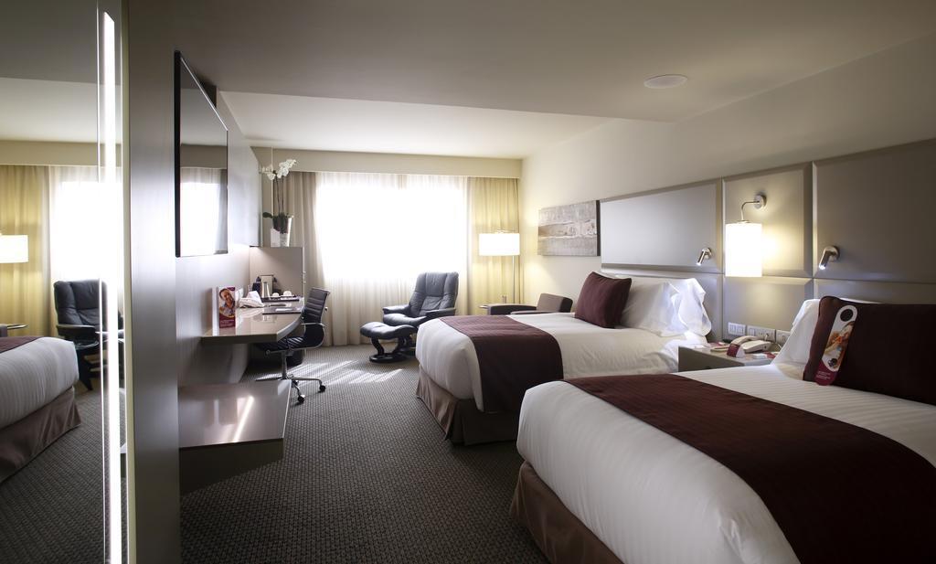 Готель Crowne Plaza Barcelona - Fira Center 4*