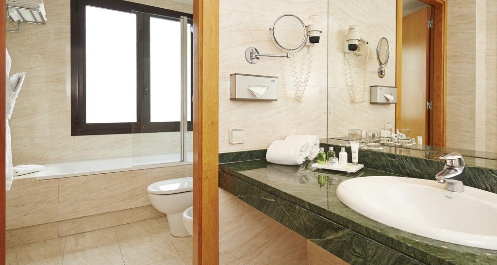 Фото Nh Barcelona Centro (ex. Nh Duc De La Victoria) 3*