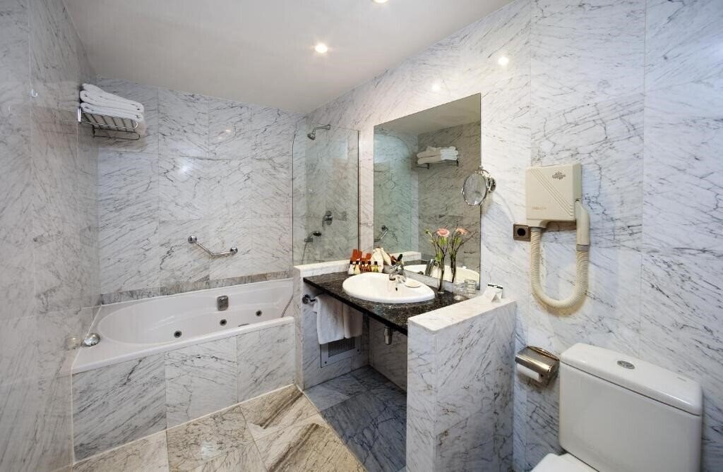 Апартаменти Parador De Cardona 4*