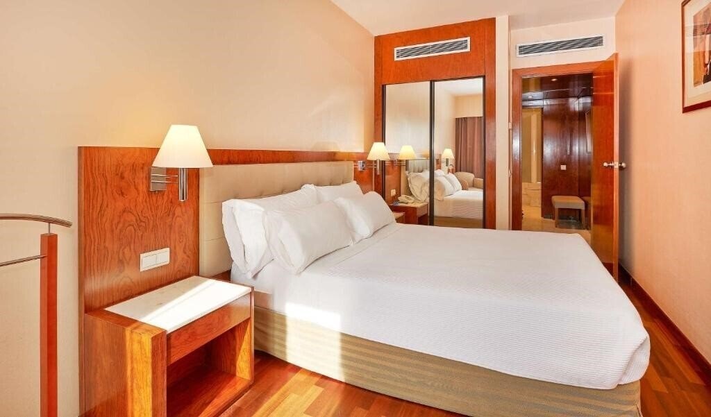 Вид NH Barcelona Entenza (ex. NH Sants Center NH Forum) 3*