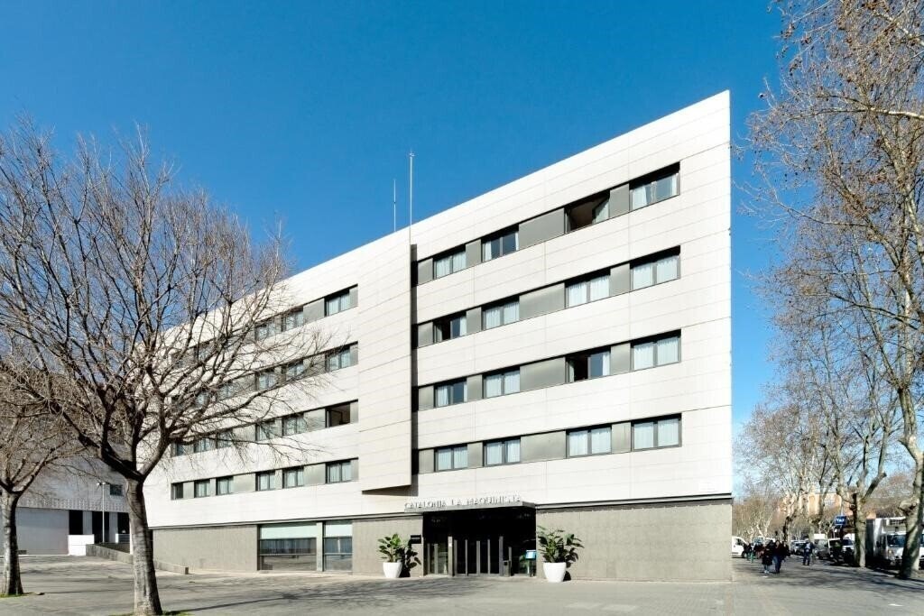 Готель NH Barcelona La Maquinista (ex. NH La Maquinista) 3*