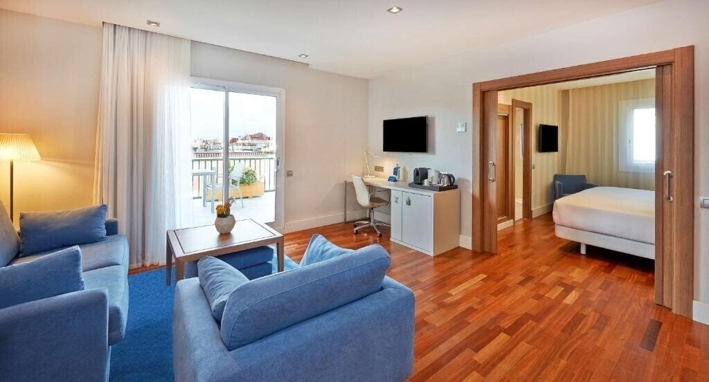 Фото NH Barcelona Les Corts (ex. NH Les Corts) 3*