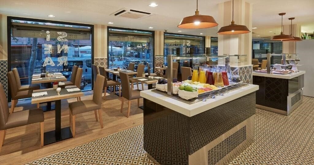 Вид NH Barcelona Les Corts (ex. NH Les Corts) 3*