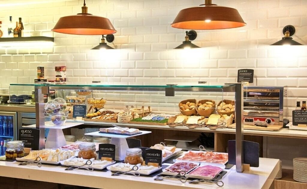 Территория NH Barcelona Les Corts (ex. NH Les Corts) 3*