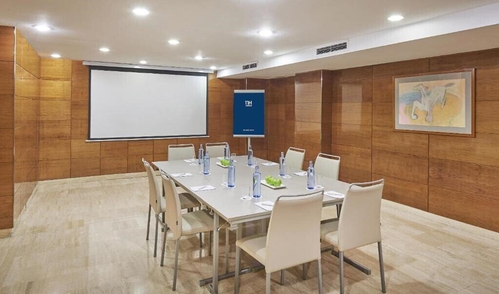 Панорама NH Barcelona Eixample (ex. NH Master) 3*