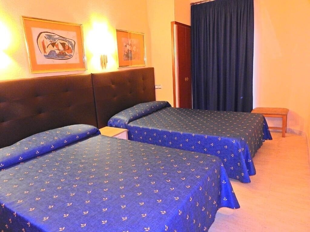 Фото Hostal Bonavista (ex. Bonavista Hotel) 2*