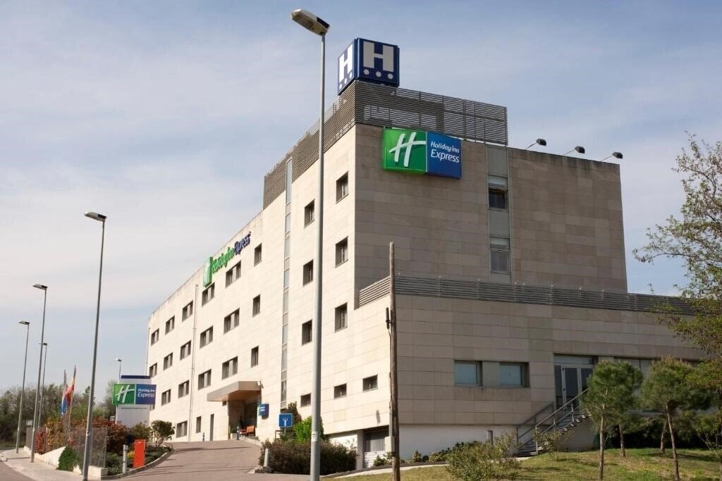Отель Holiday Inn Express Montmelo 3*