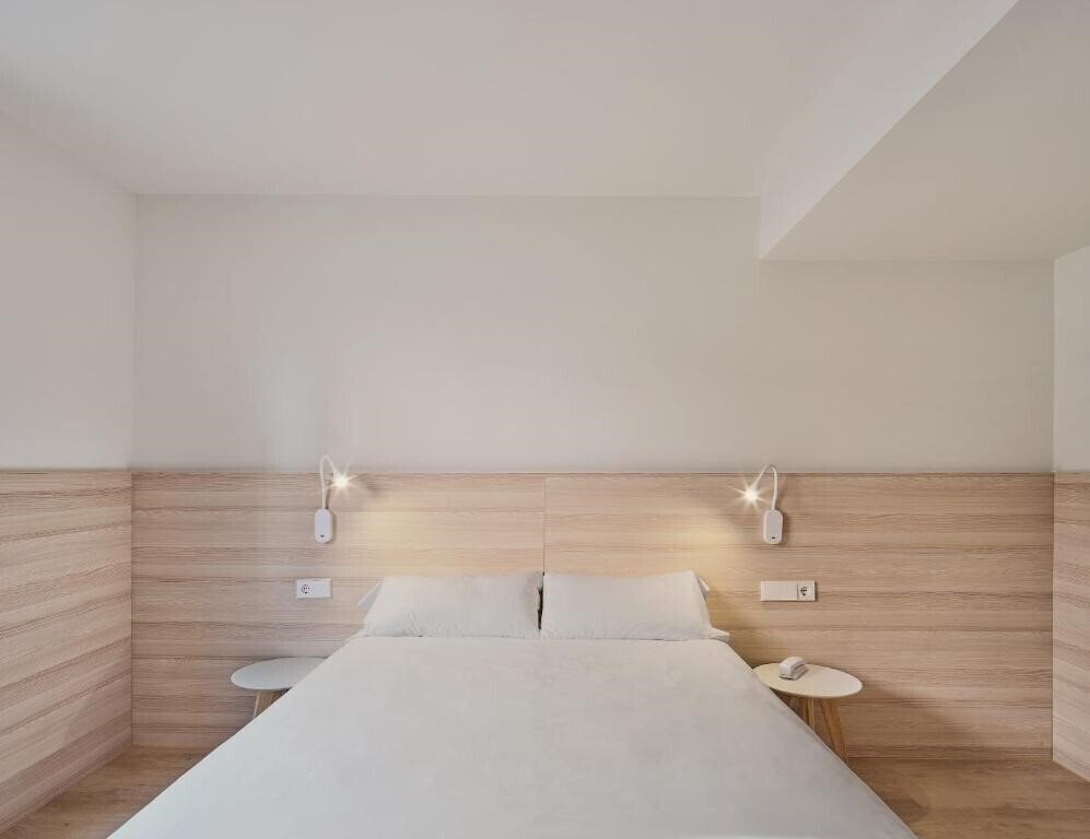 Вид Hostal Lami 2*