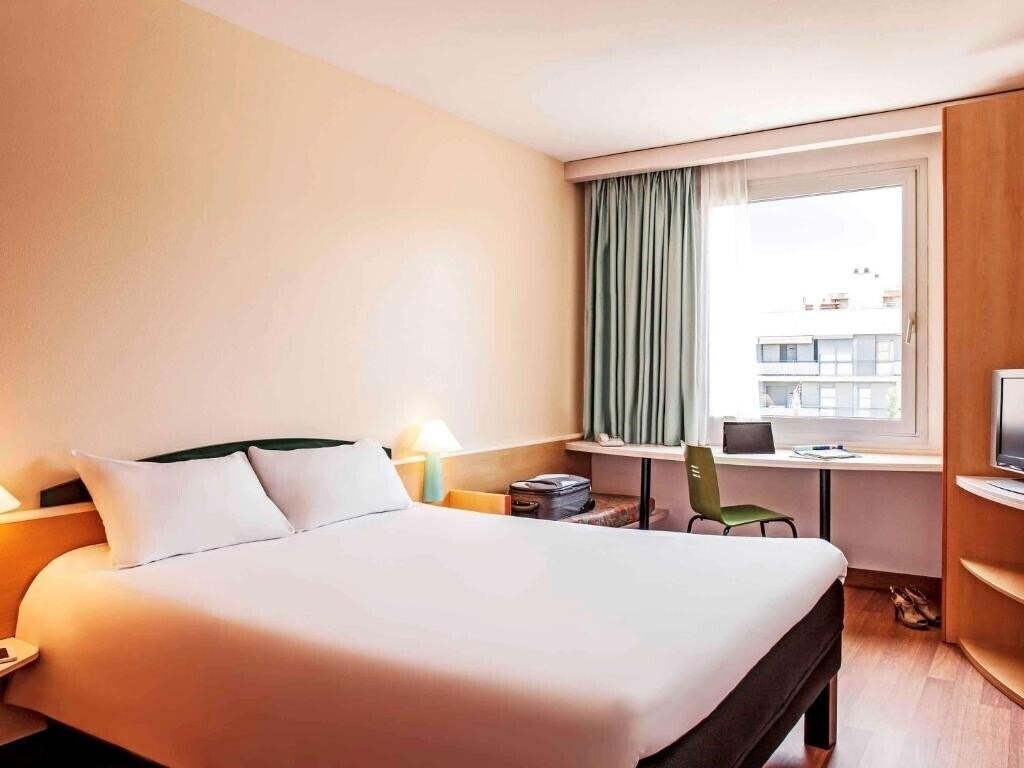 Готель Ibis Barcelona Molins De Rei 2*