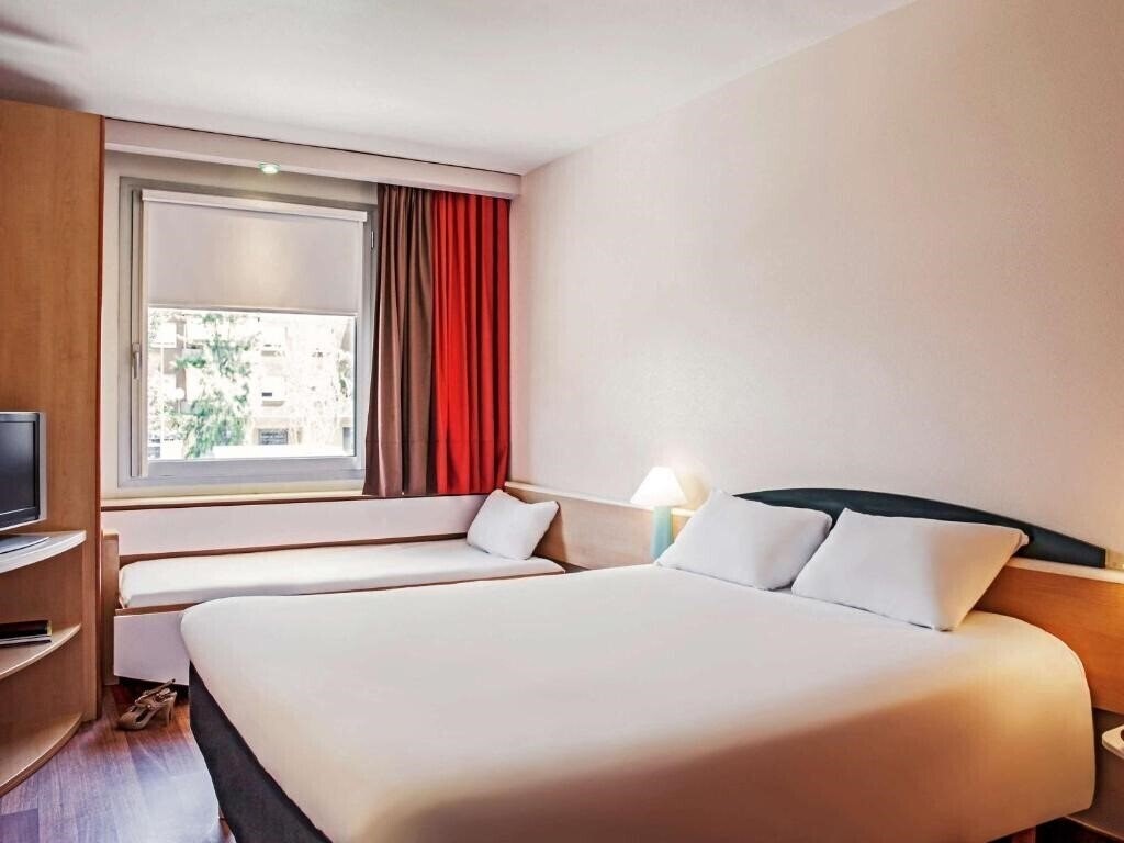 Апартаменти Ibis Barcelona Molins De Rei 2*